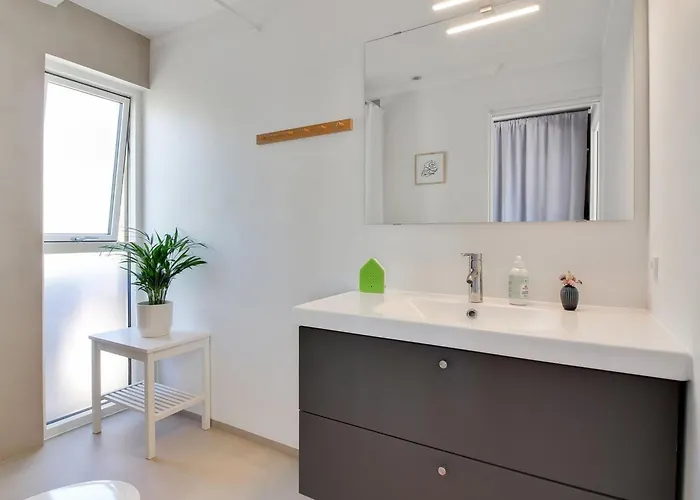 Hoat - 300m From The Sea By Interhome